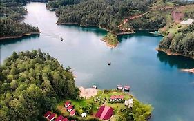 Pietrasanta hotel campestre frente a la represa del Peñol y Guatape